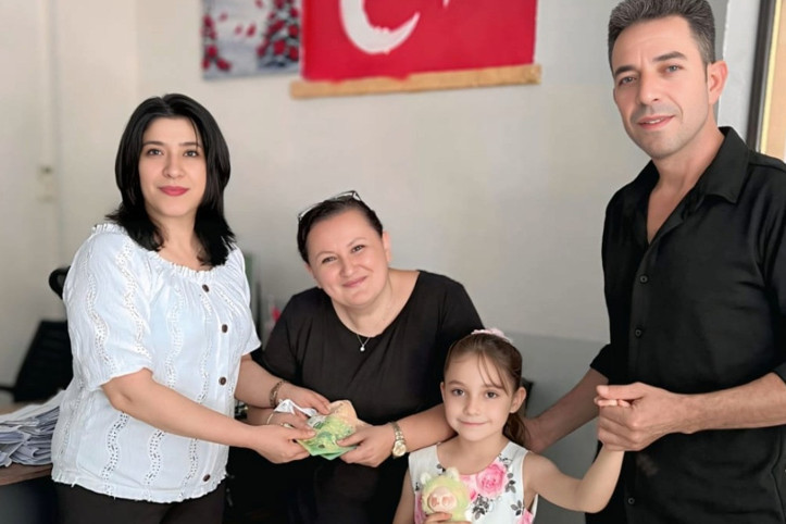 81 bin lirayı teslim etti, 2 bin lira harçlık aldı