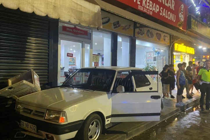 Dondurma almak için park etmek istedi, hayatının şokunu yaşadı