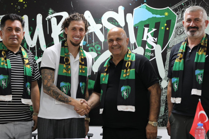 Kocaelispor'a Makedon kanat geldi