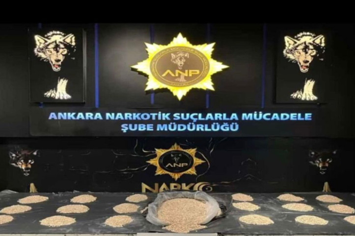 Otomobil bagajından 100 bin hap çıktı: Sürücü tutuklandı