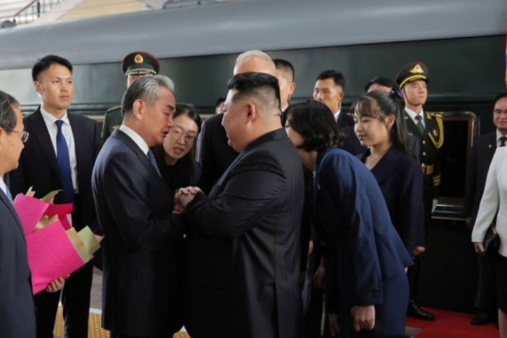 Tarihi törene kadın ayarı: Kim Jong Un'un melekleri