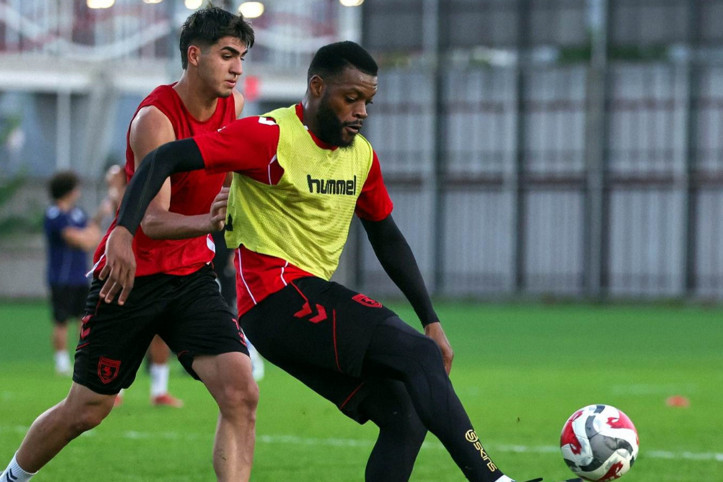 Samsunspor'un Avrupa kadrosu belli oldu: Kanat geldi, forvet yetişmedi