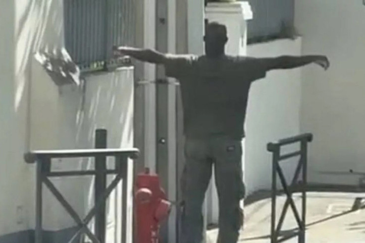 Celtic efsanesi okul önünde garip hareketler yaptı, psikiyatriye yatırıldı