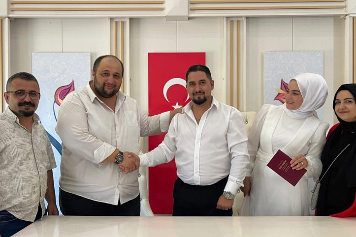 Nikahlarına yetiştiren şoförü şahit yaptılar