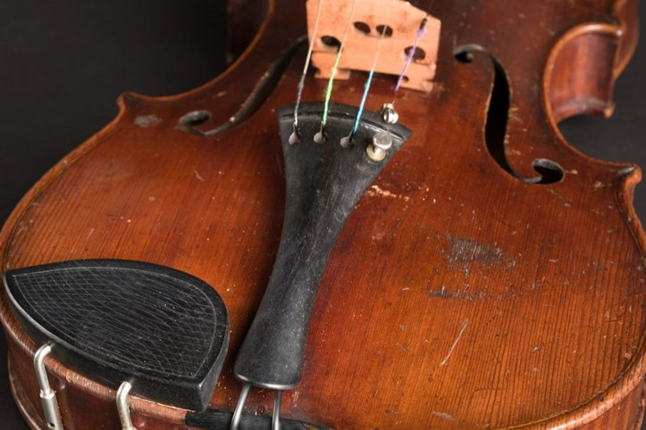 Einstein'ın Nazilerden sakladığı kemanı satışa çıktı