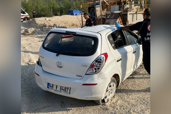 Şarampole devrilen otomobilin sürücüsü öldü