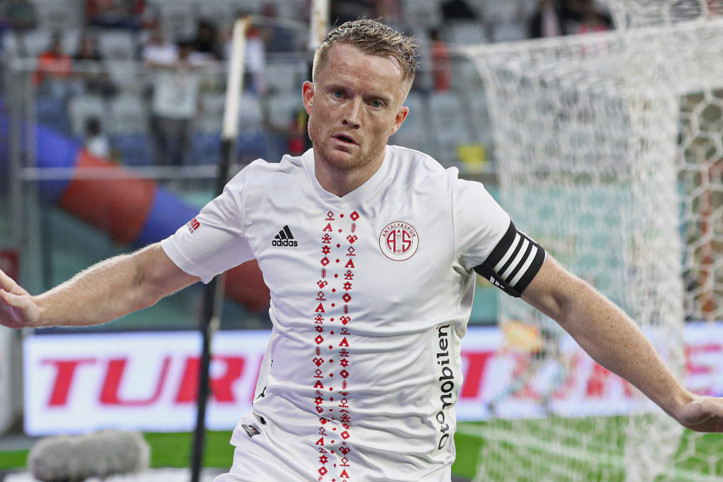 Antalyaspor'un yıldızı Karagümrük'e imza attı