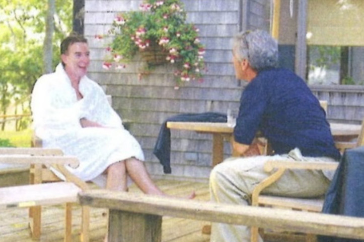 Sapık iş insanıyla dostluğu büyükelçilik kariyerinin sonu oldu