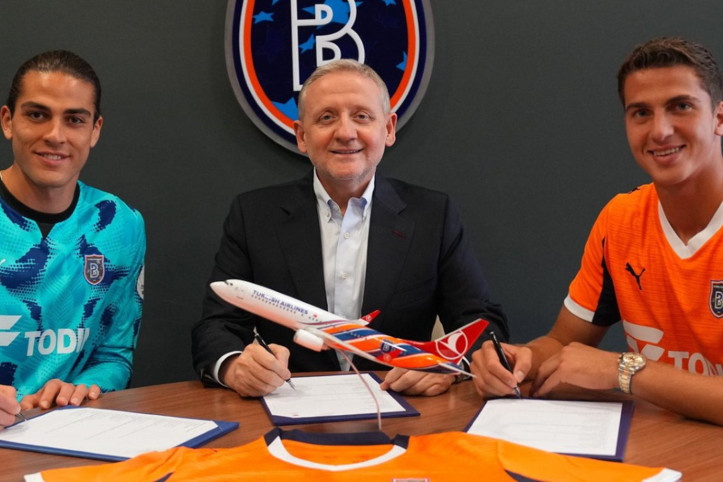 Başakşehir iki milli yıldızı kaptı