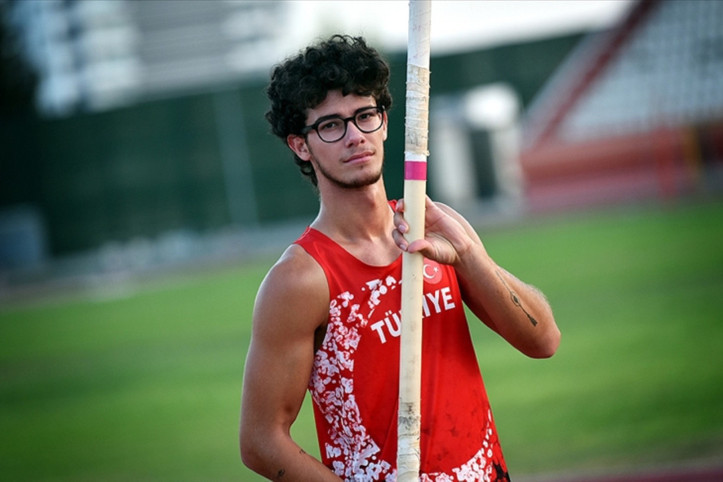 Ersu Şaşma, Dünya Atletizm Şampiyonası'nda finalde