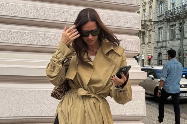 Yasemin Ergene boşanma ardından soluğu Prag'da aldı