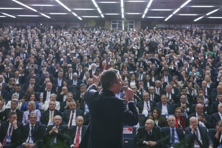 CHP'den 2 yılda 4 kurultay