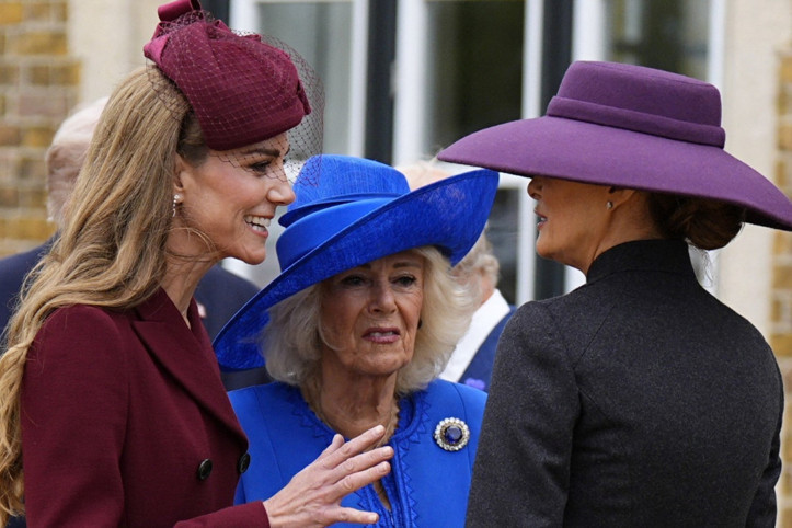 Dünyanın izlediği buluşmada ilginç anlar: Kraliçeden üvey gelinine 'Çekil' işareti