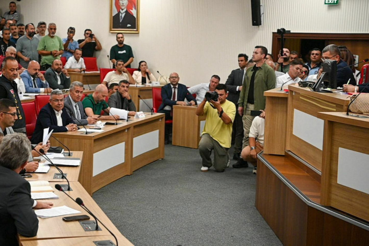 CHP'ye söz vermeyip, meclisi ertelemişti: Özlem Çerçioğlu hakkında suç duyurusu