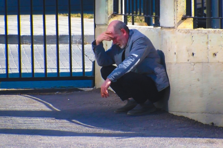 Adli Tıp'ın önünde haykırdı: Annem çaresizce yardım beklemiş