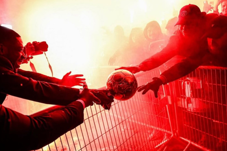 PSG taraftarı, Dembele’nin Ballon d'Or zaferini kutladı: Paris sokakları yandı