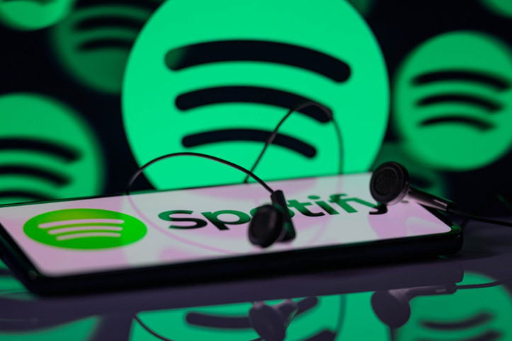 Spotify'a 'bot dinleyici' davası: Drake'i örnek gösterdi