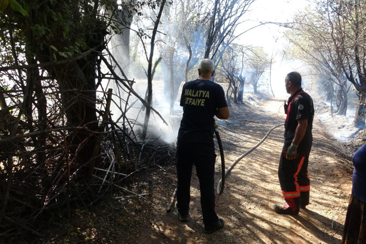 Çöpleri yakmak isterken meyve bahçelerini küle çevirdi
