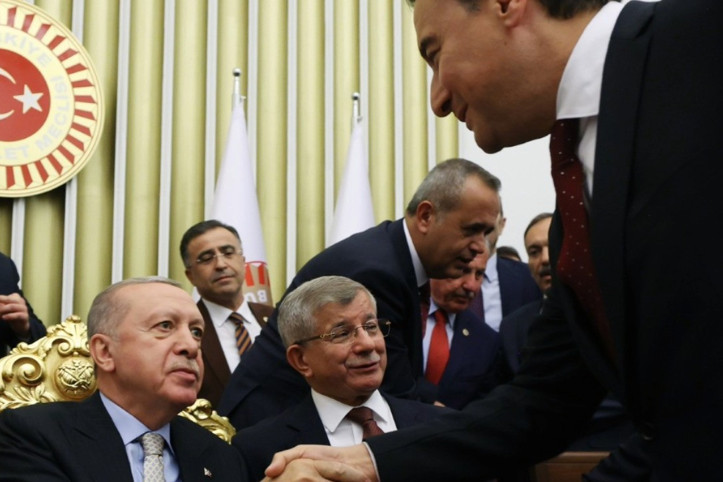 Babacan'dan Erdoğan'a: İçki yasak, samimiyseniz onu da kaldırın