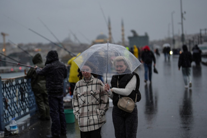 AKOM, İstanbul'a saat verdi: Sağanak ve lodos uyarısı