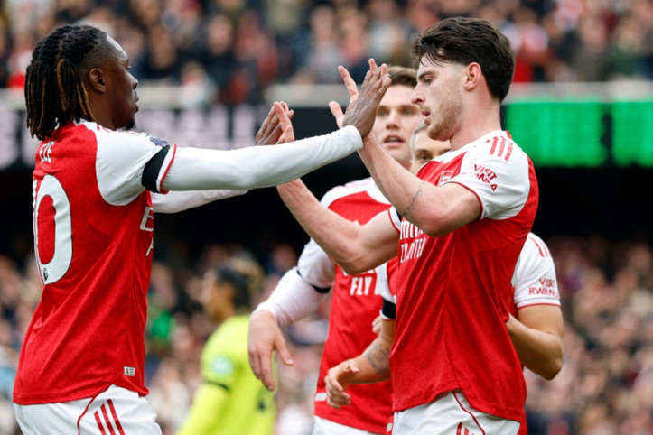 Arsenal'dan zirveye dev adım