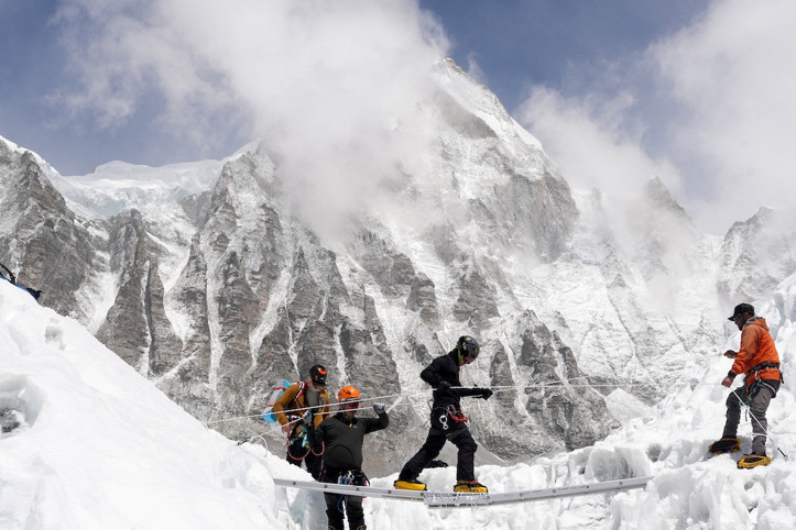 Everest Dağı'nda 1000 kişi mahsur kaldı