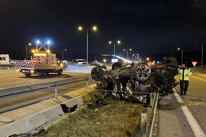Otoyolda feci kaza: 2 ölü, 5 yaralı