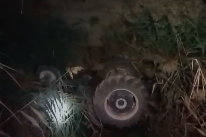 Devrilen traktörün sürücüsü öldü