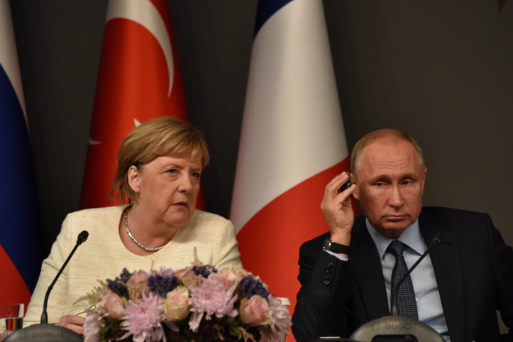 Merkel'in açıklamalarına tepki yağdı