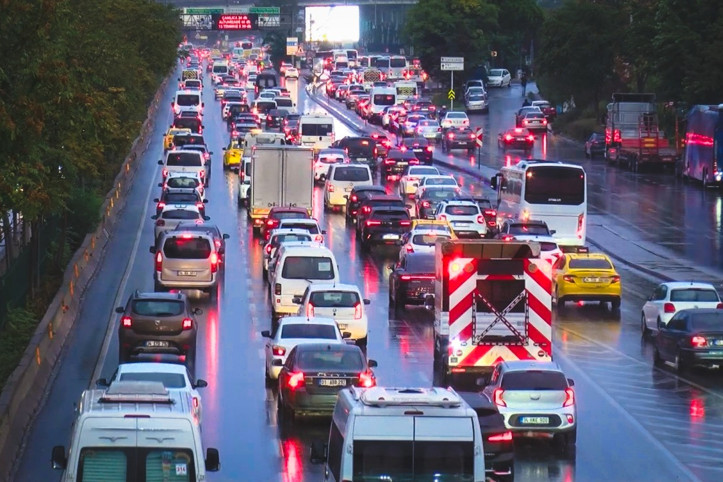 İstanbul'da trafik durma noktasına geldi