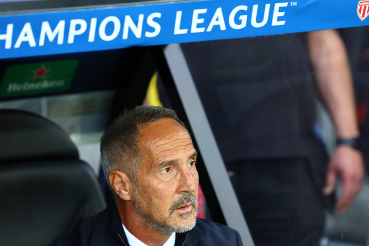 Galatasaray'ın rakibi hocasını yolladı!