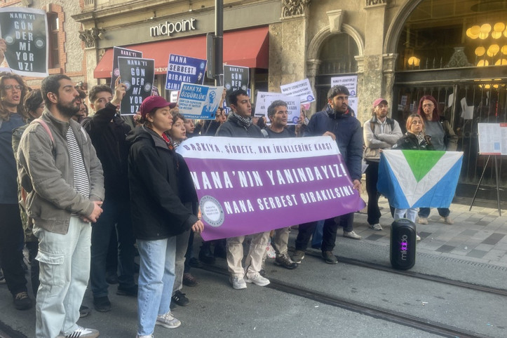 Üniversite arkadaşları, Nana için bir araya geldi