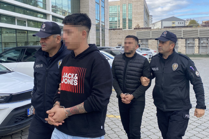 Arkadaşları tarafından hem dövüldü hem gasbedildi