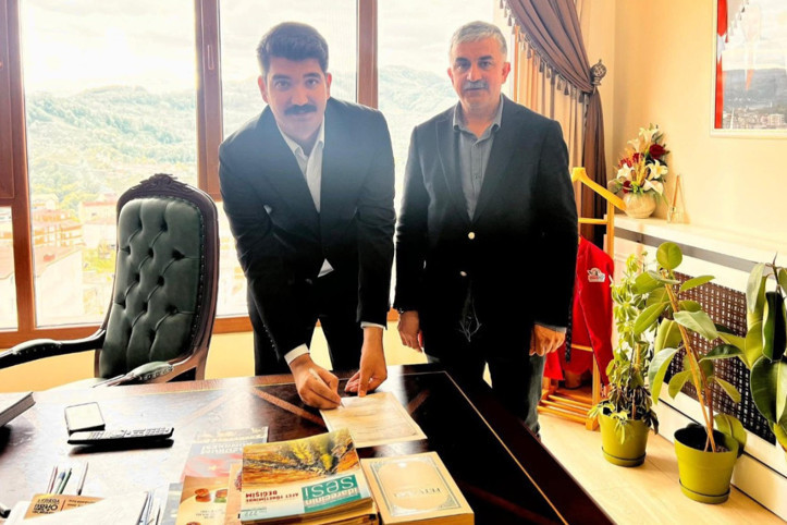 Kaymakam futbolcu oldu: Resmi imzayı attı