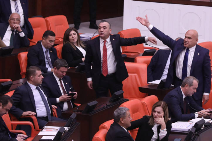 Meclis'te 'ulak' gerilimi