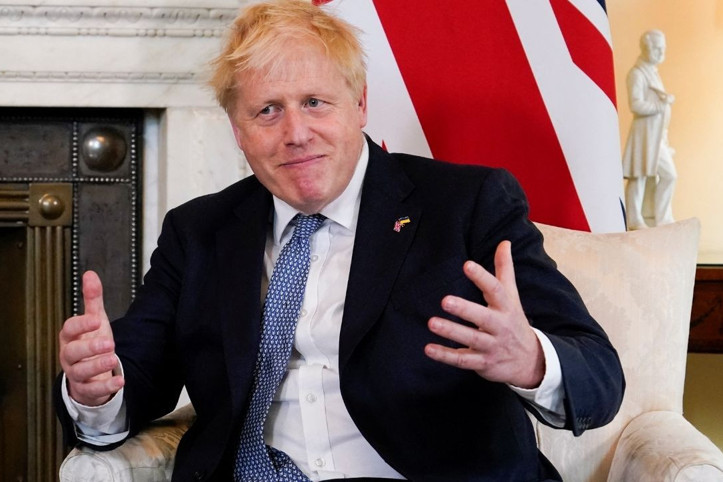 Eski başbakandan itiraf: Kitaplarını yazarken ChatGPT kullanmış