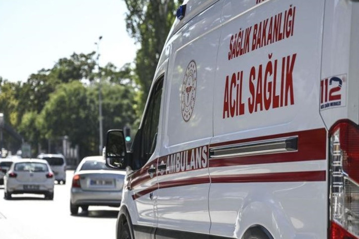 Kontrolden çıkan otomobil su kanalına düştü