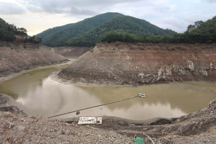 İzmir’de Balçova Barajı kurudu: 6 barajın 3’ü tamamen boş