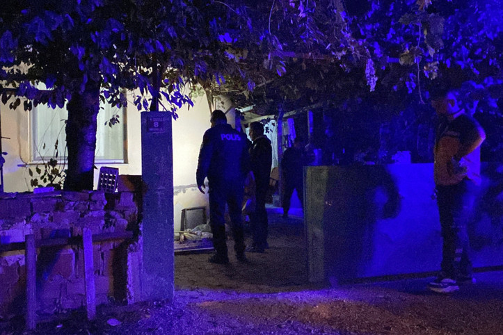 Babasını tüfekle öldürdü