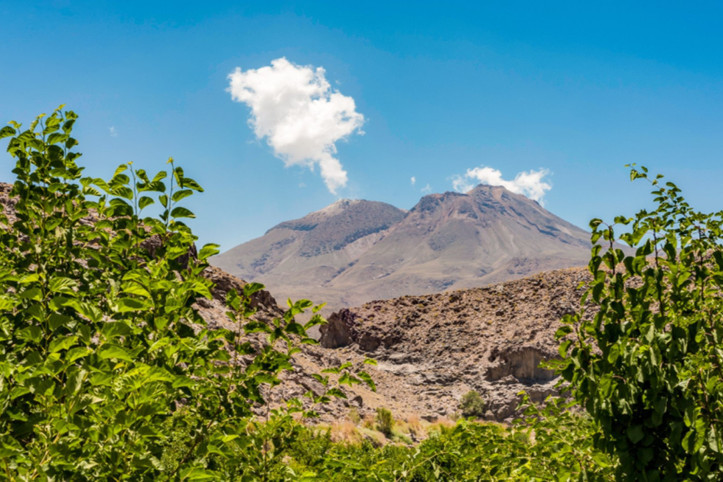 Komşuda yanardağ paniği: 700 bin yıl sonra uyanışa geçti