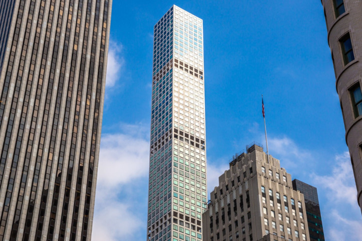 Milyarderler caddesinde panik: Gökdelenden parçalara kopuyor