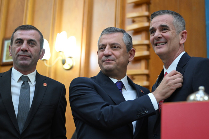 Ümit Dikbayır CHP'ye katıldı: Bir isme özellikle teşekkür etti