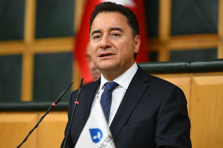 'Ekonominin başına geçecek' iddialarına Ali Babacan'dan yanıt geldi