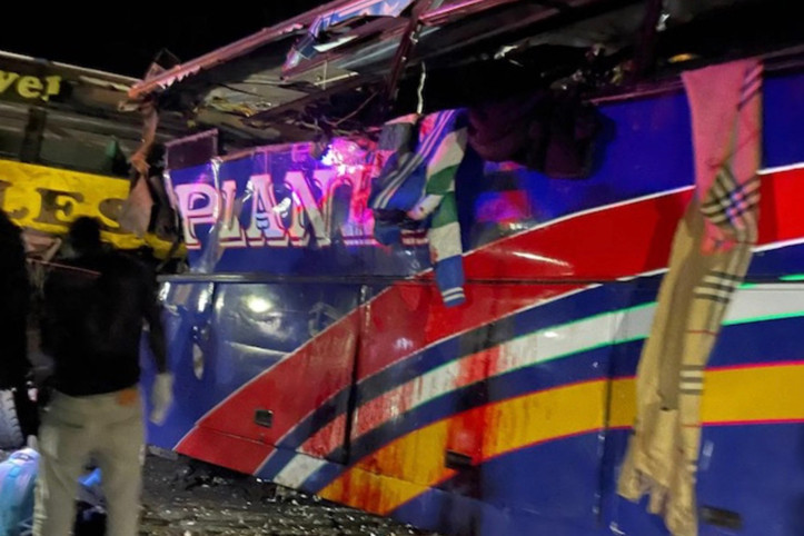 Ortalık savaş alanına döndü: Trafik kazasında onlarca insan öldü