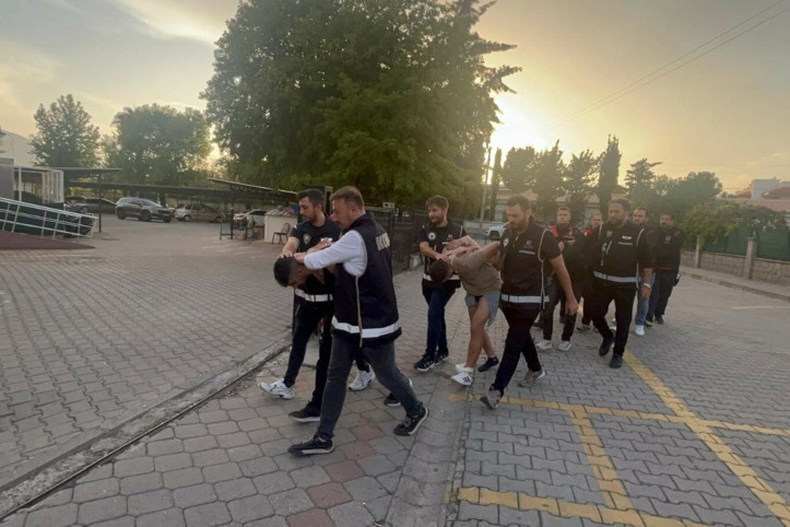 Uyuşturucu operasyonunda polisle çatışan 2 kişi tutuklandı