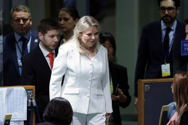 Netanyahu'nun eşi devreye girdi: Bakanlara mektup imzalatıyor