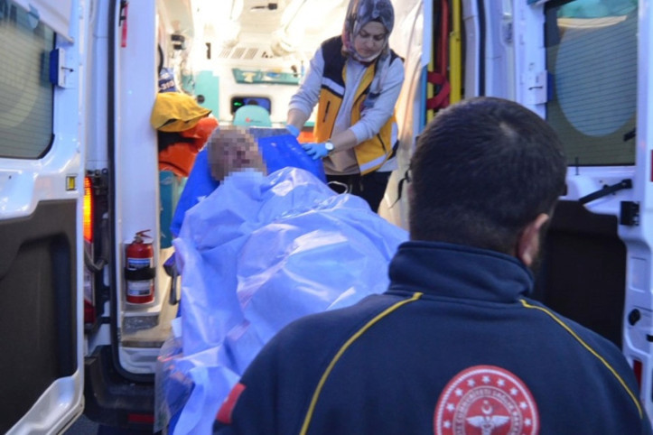 Dehşet: 5 kişinin saldırısıyla 11 yerinden bıçaklandı