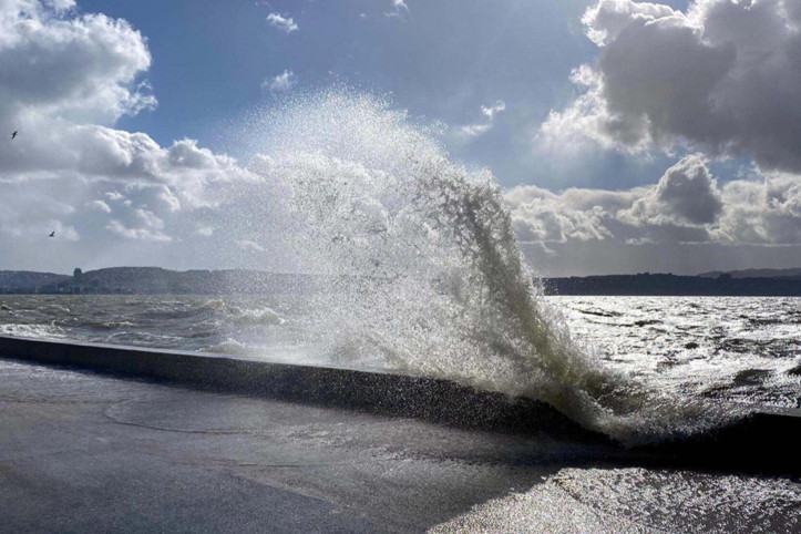 Denizlerde fırtına alarmı