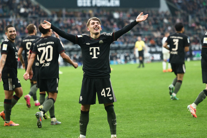 Bayern Münih 10 kişi kalan Mönchengladbach'a acımadı: 3 golle 8'de 8 geldi