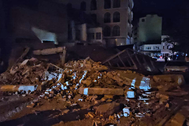 Balıkesir'de 6,1 büyüklüğünde deprem: Yıkılan binalar var